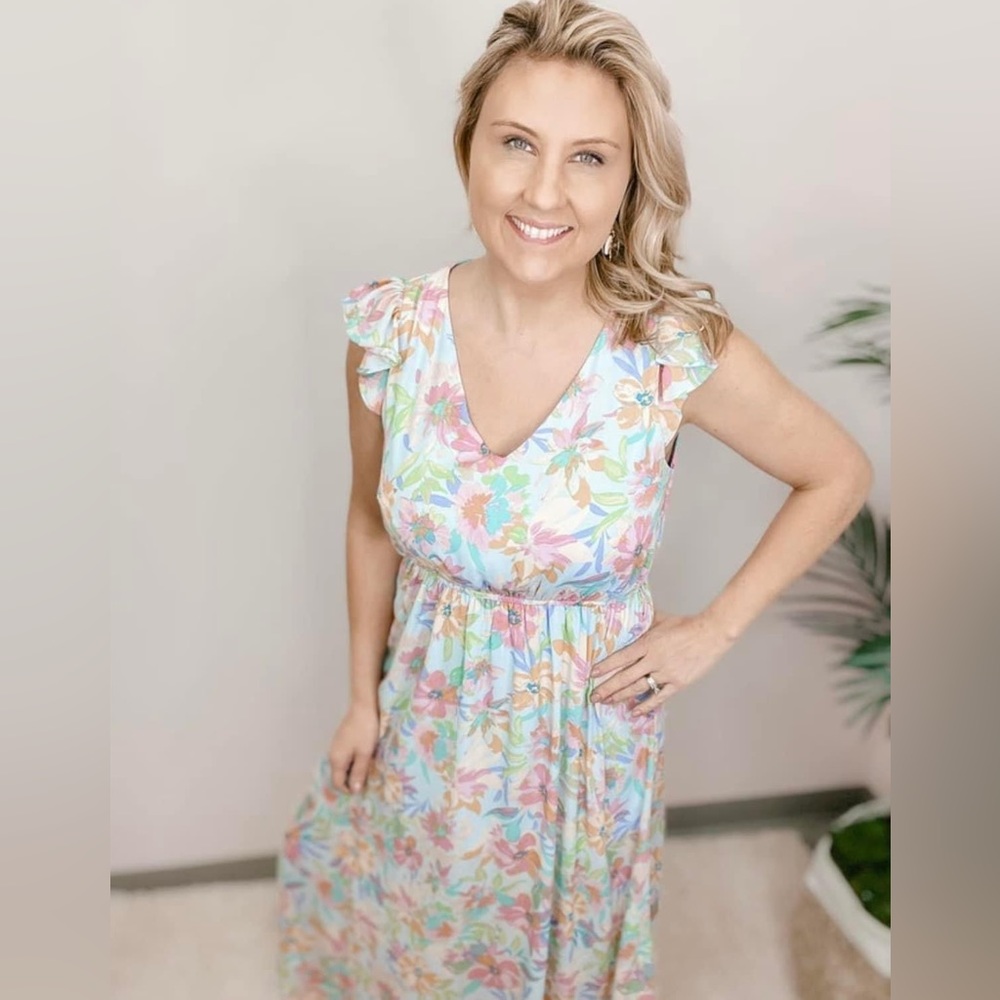 Beautiful Emily Wonder/Andree by Unit Floral Maxi Dress. - Picture 3 of 3